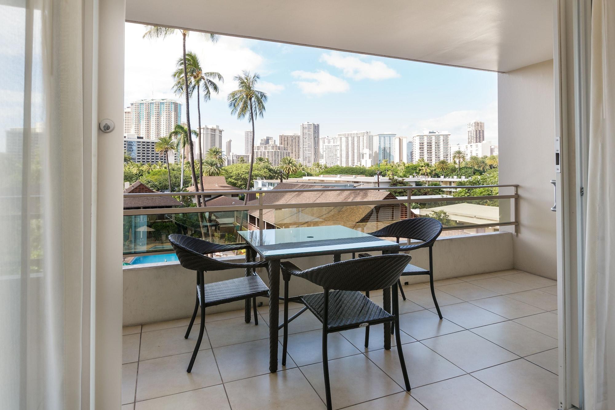 Regency On Beachwalk Waikiki By Outrigger Honolulu Exterior photo