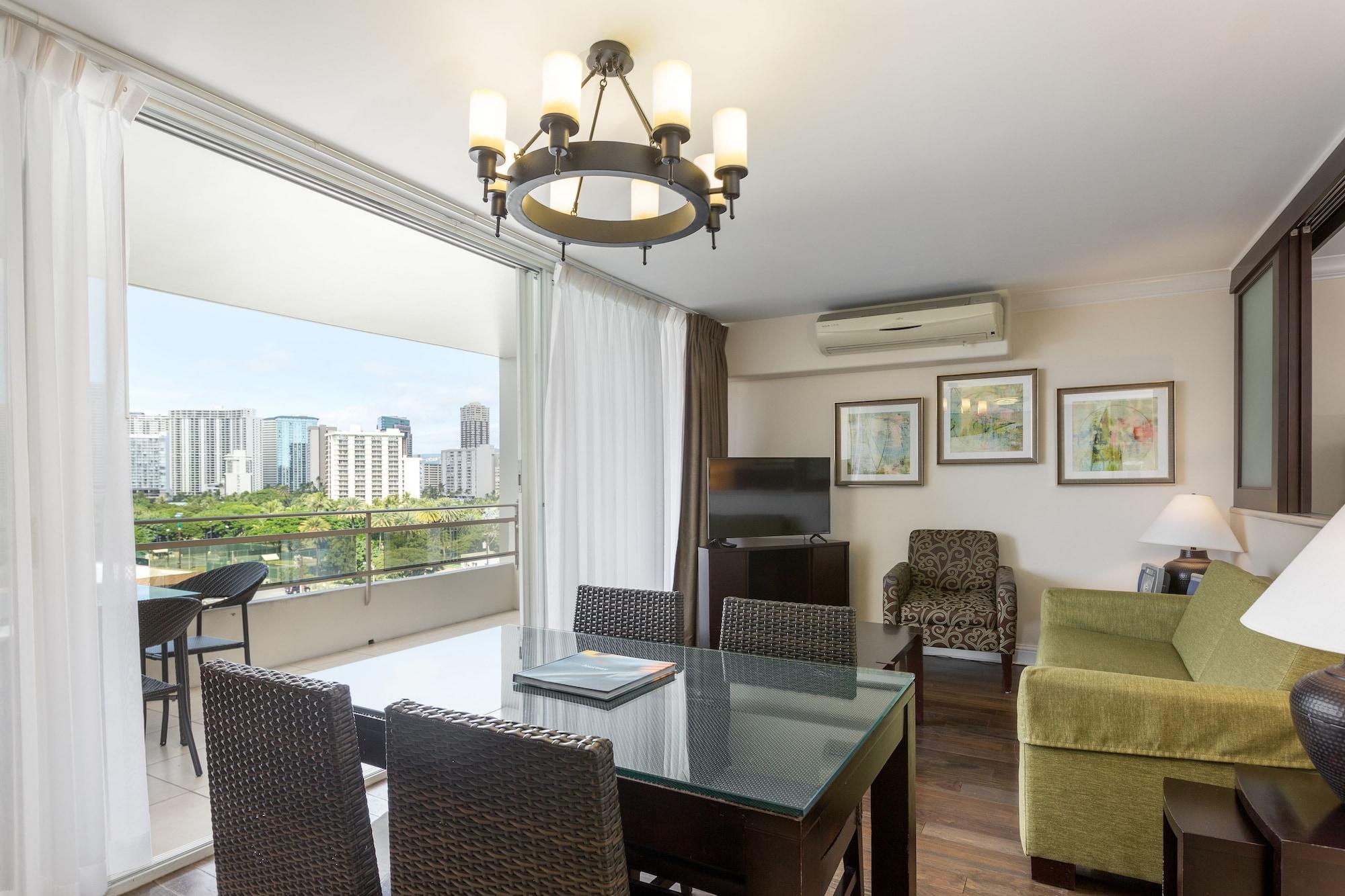 Regency On Beachwalk Waikiki By Outrigger Honolulu Exterior photo