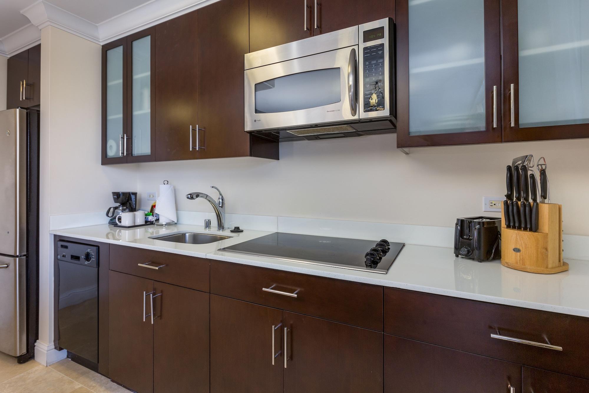 Regency On Beachwalk Waikiki By Outrigger Honolulu Exterior photo