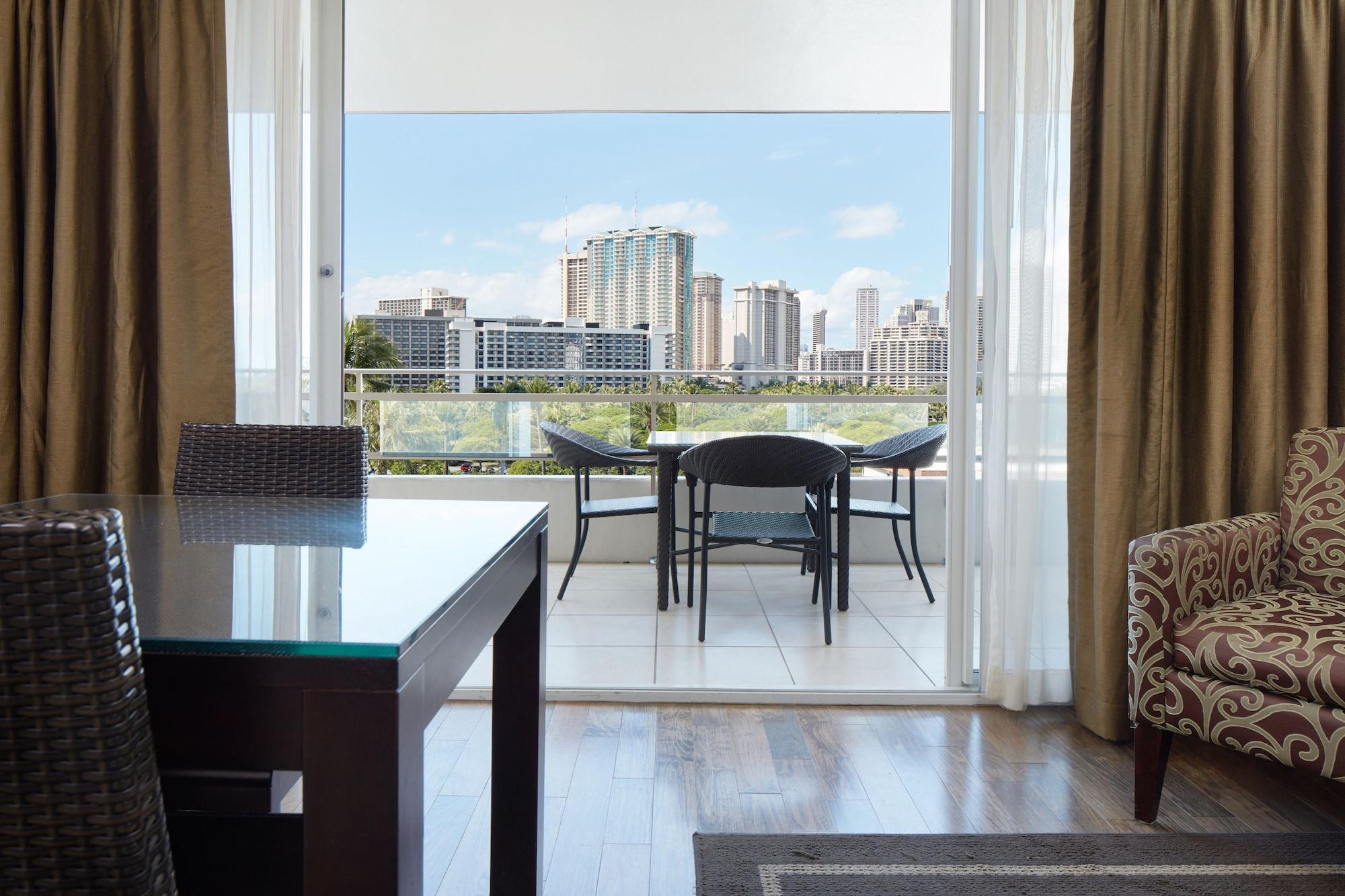 Regency On Beachwalk Waikiki By Outrigger Honolulu Exterior photo