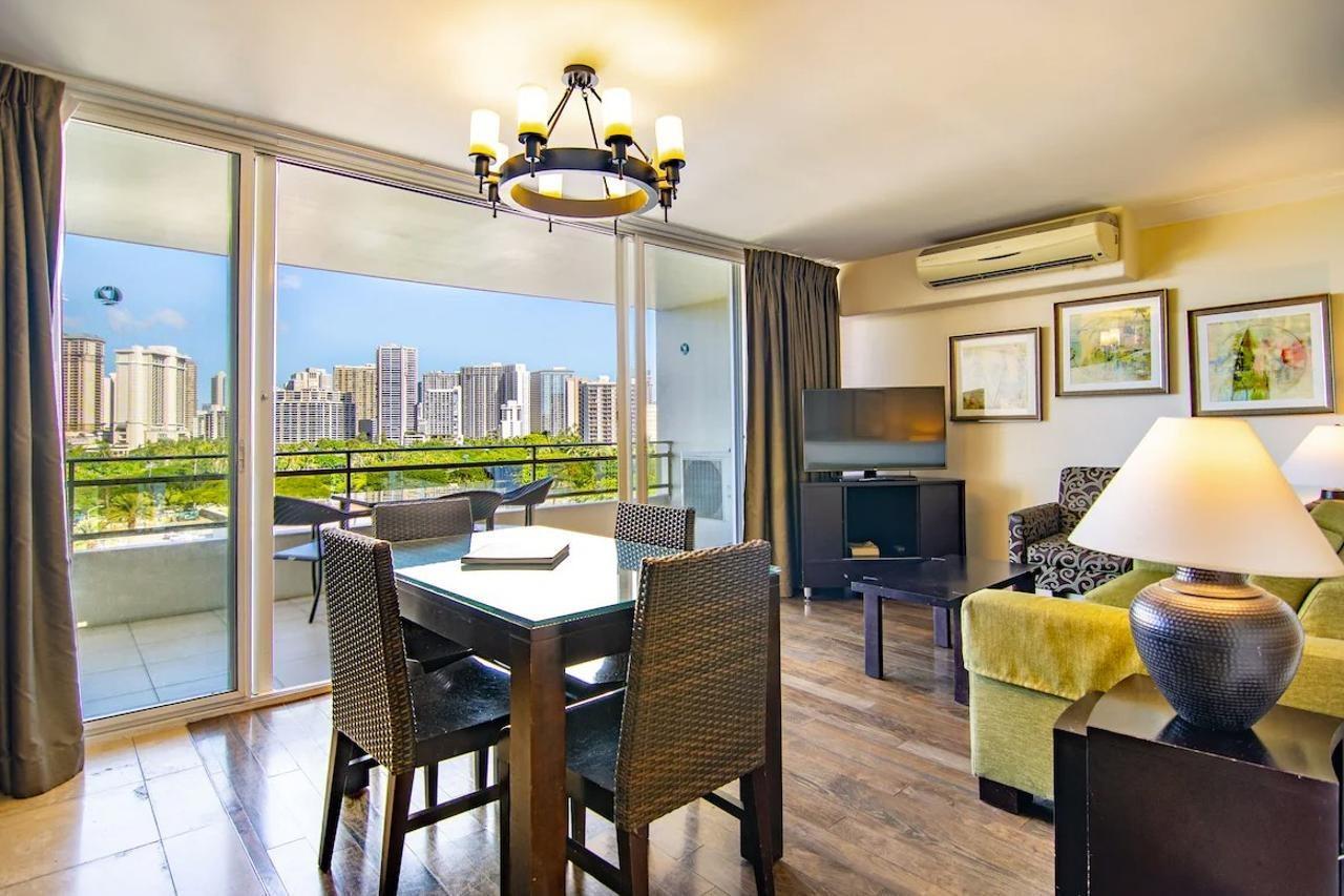 Regency On Beachwalk Waikiki By Outrigger Honolulu Exterior photo