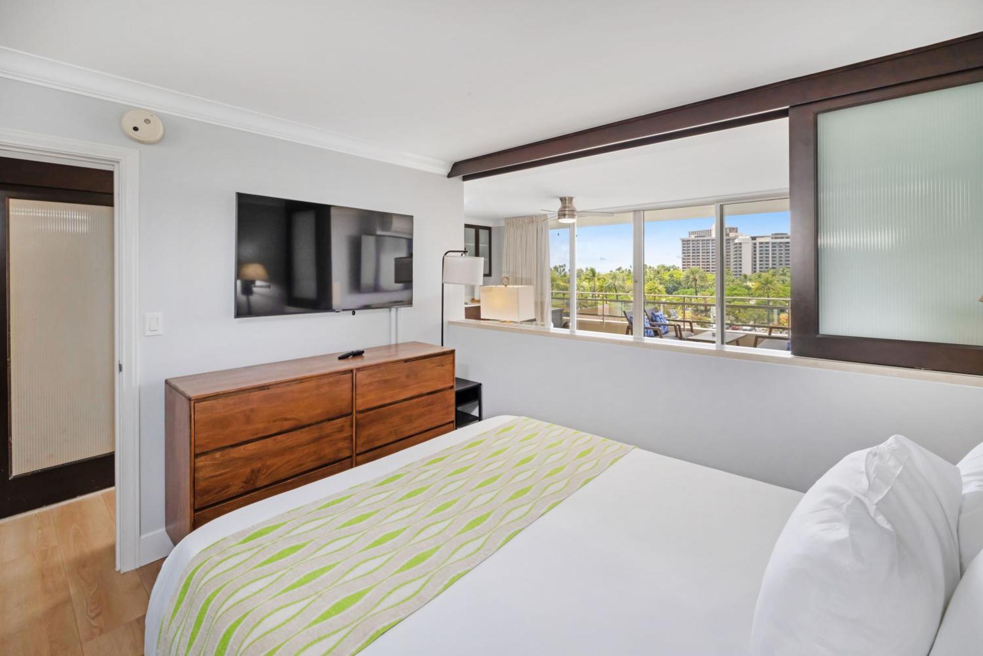 Regency On Beachwalk Waikiki By Outrigger Honolulu Exterior photo