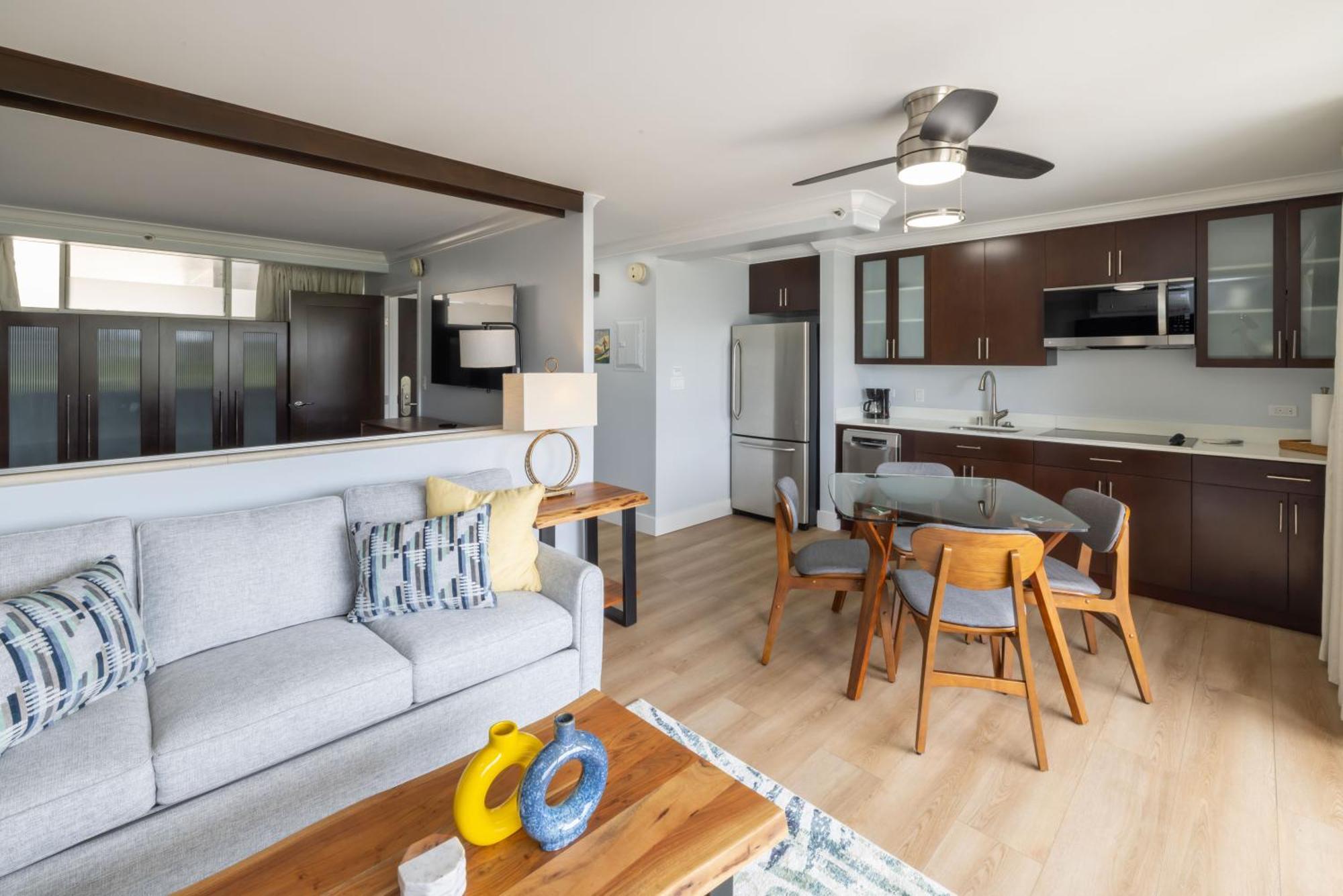 Regency On Beachwalk Waikiki By Outrigger Honolulu Exterior photo