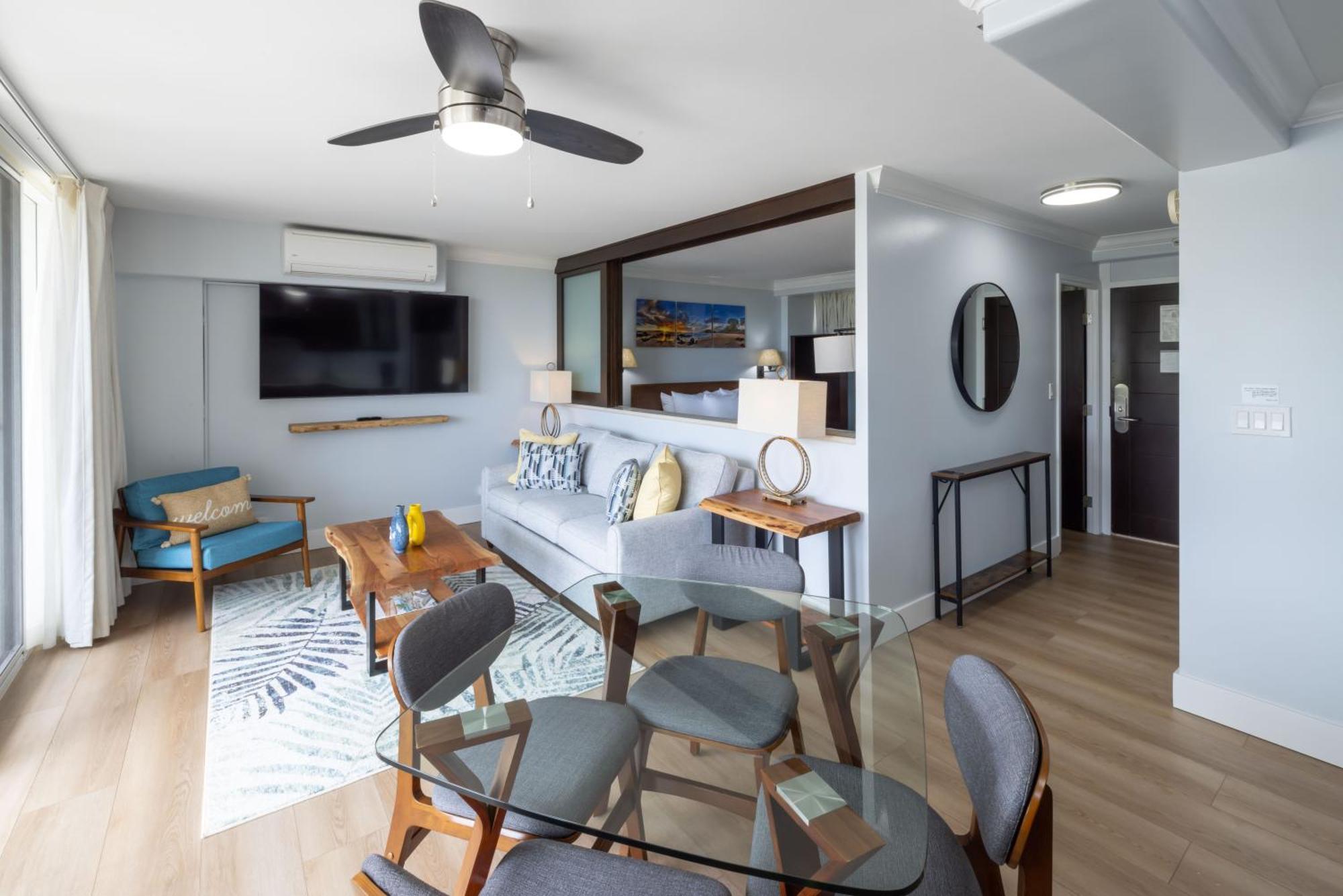 Regency On Beachwalk Waikiki By Outrigger Honolulu Exterior photo
