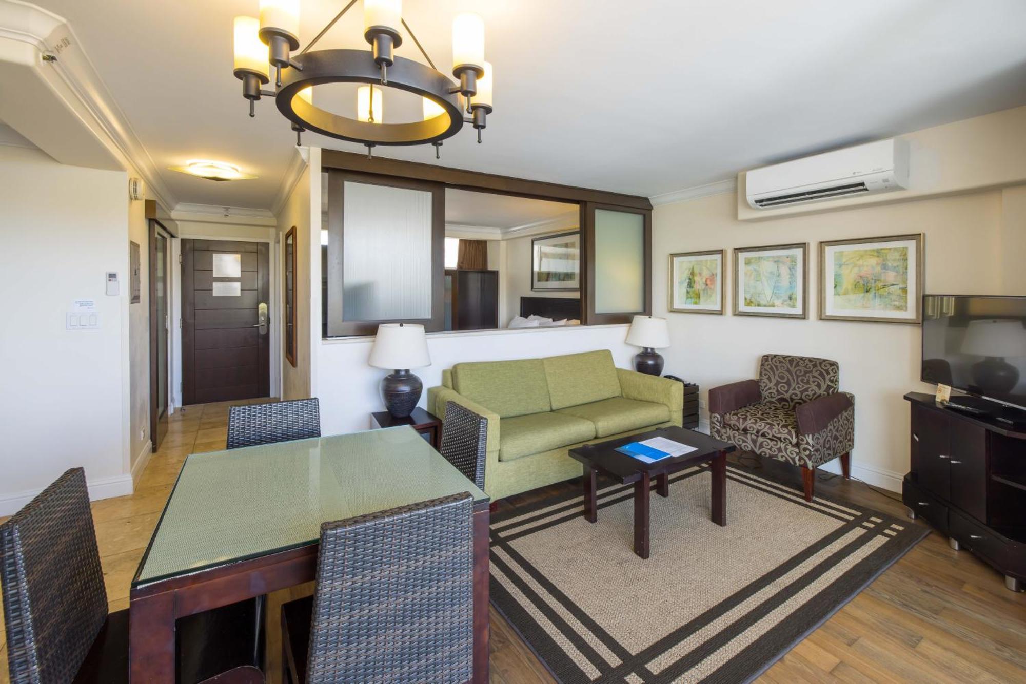 Regency On Beachwalk Waikiki By Outrigger Honolulu Room photo