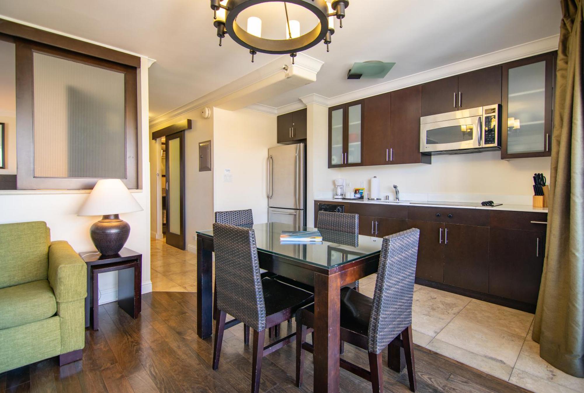 Regency On Beachwalk Waikiki By Outrigger Honolulu Room photo