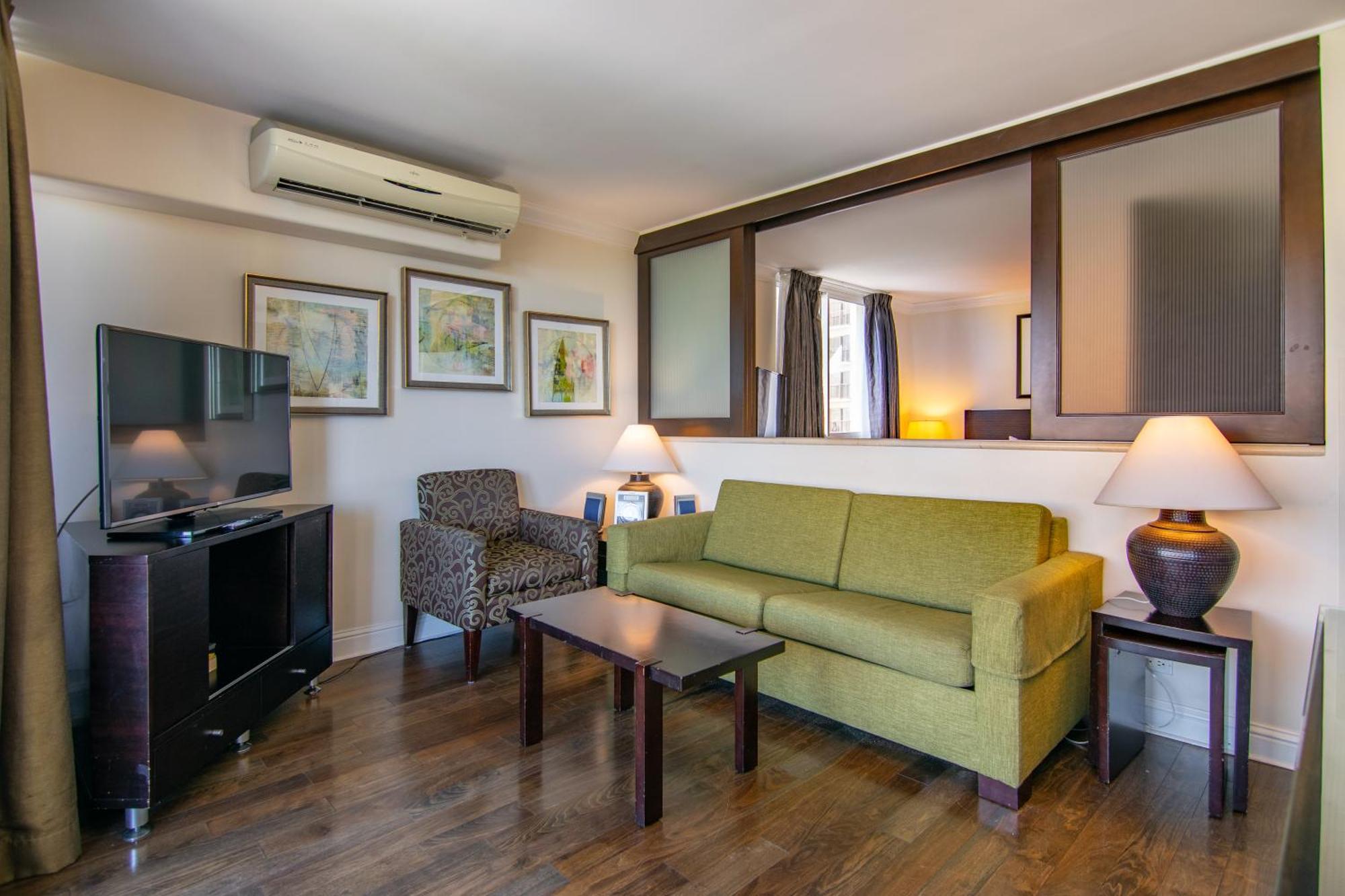 Regency On Beachwalk Waikiki By Outrigger Honolulu Room photo