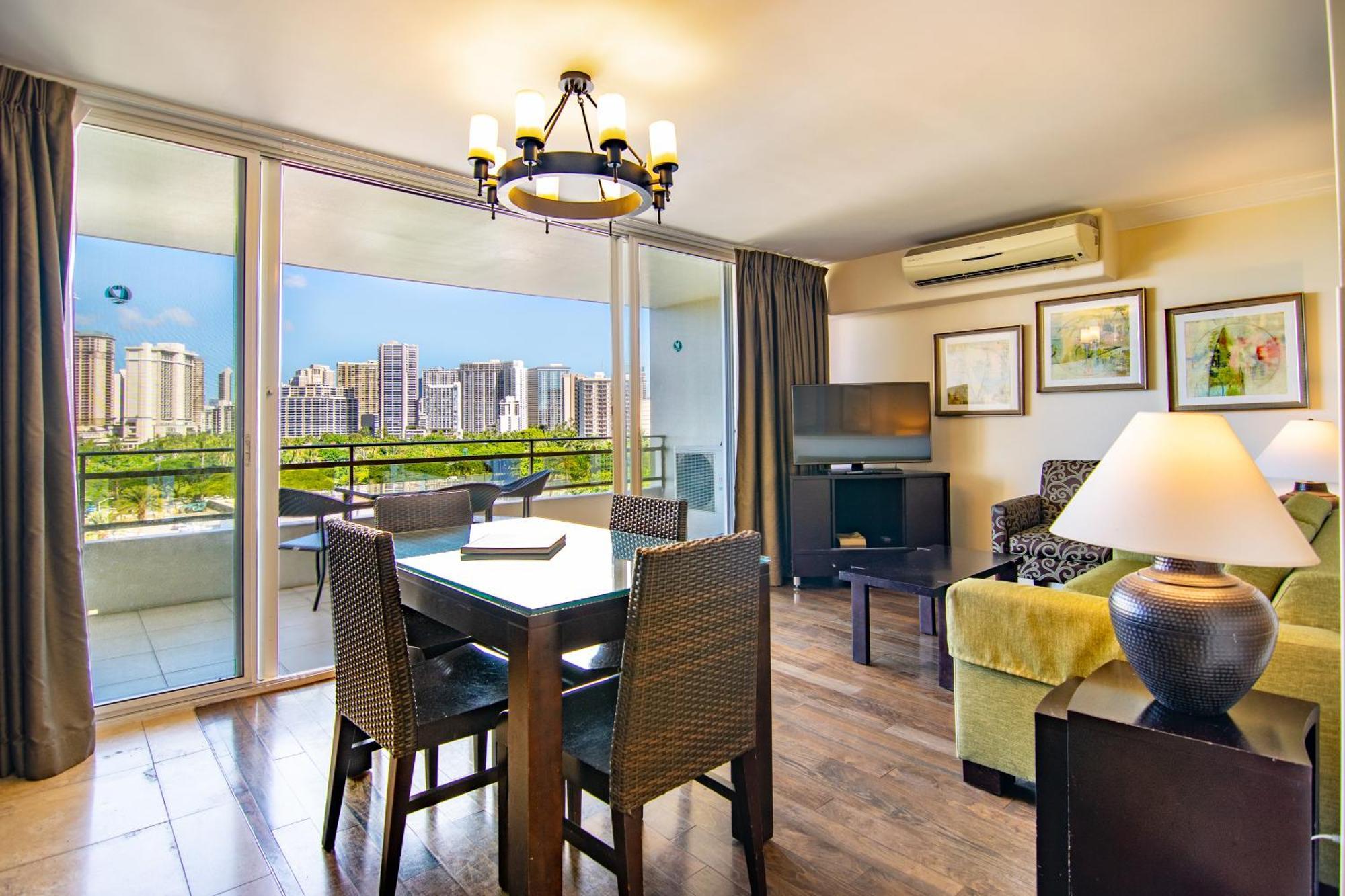 Regency On Beachwalk Waikiki By Outrigger Honolulu Room photo