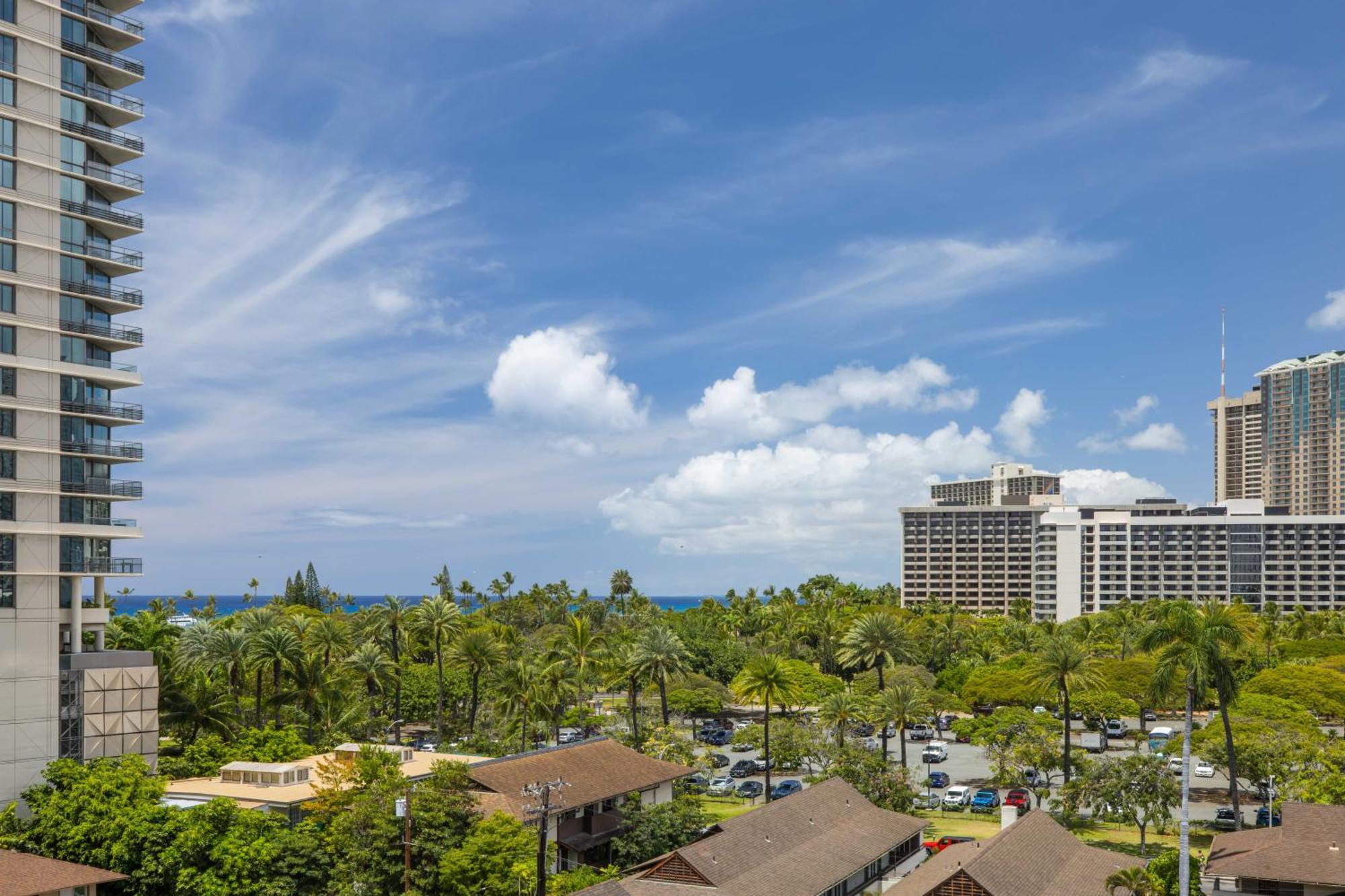 Regency On Beachwalk Waikiki By Outrigger Honolulu Room photo