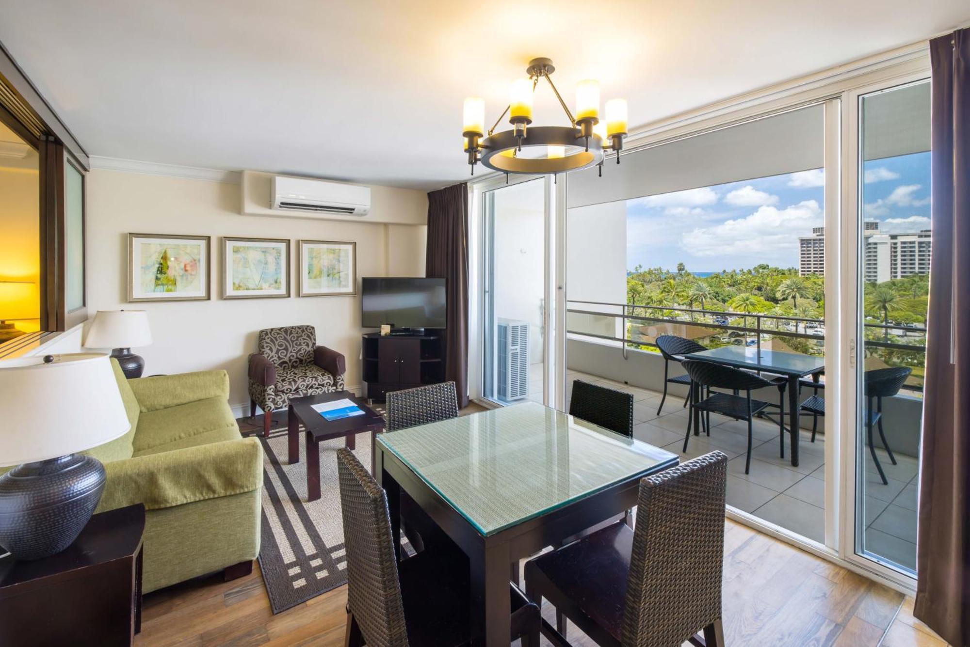 Regency On Beachwalk Waikiki By Outrigger Honolulu Room photo