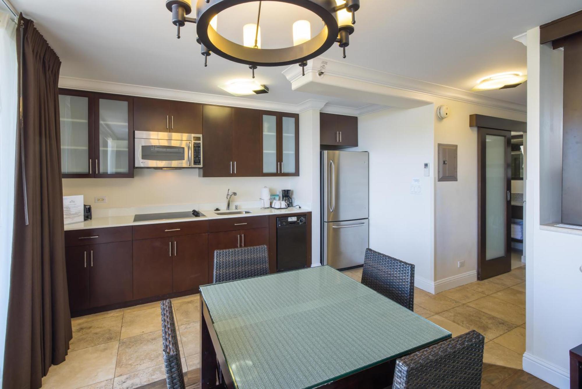 Regency On Beachwalk Waikiki By Outrigger Honolulu Room photo