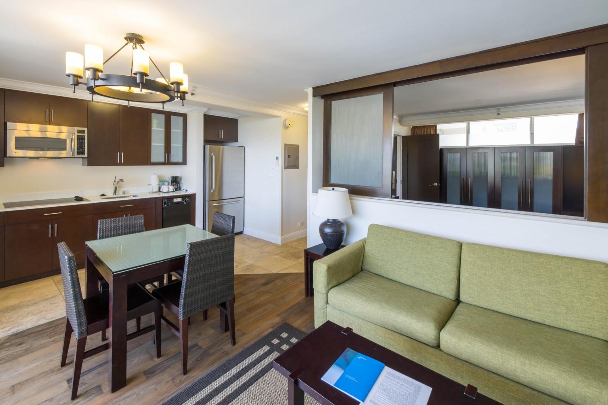 Regency On Beachwalk Waikiki By Outrigger Honolulu Room photo