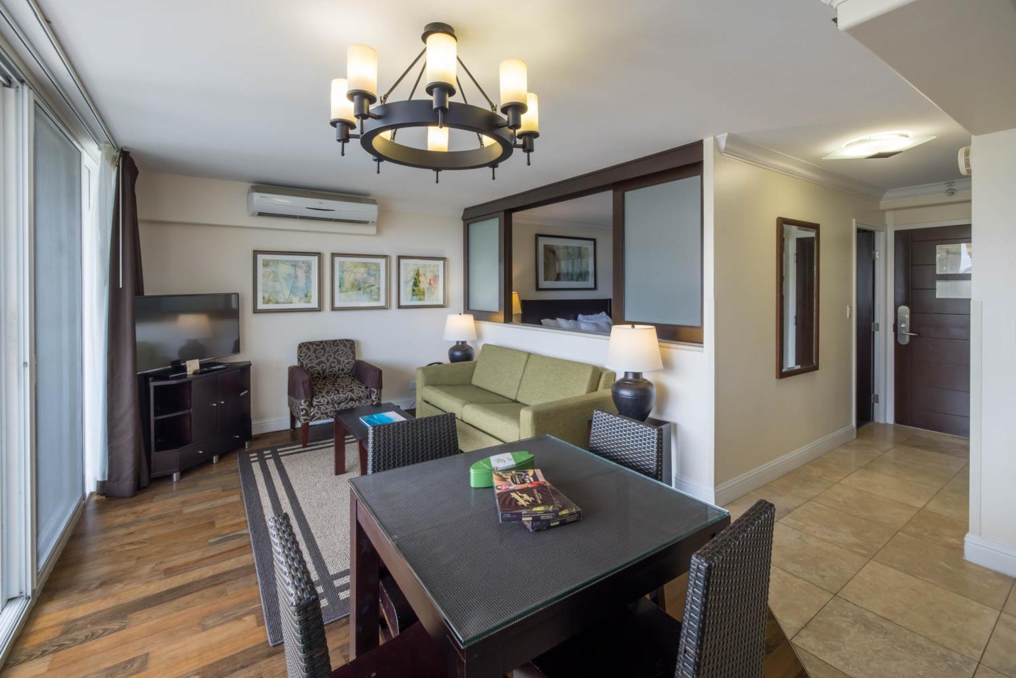 Regency On Beachwalk Waikiki By Outrigger Honolulu Room photo