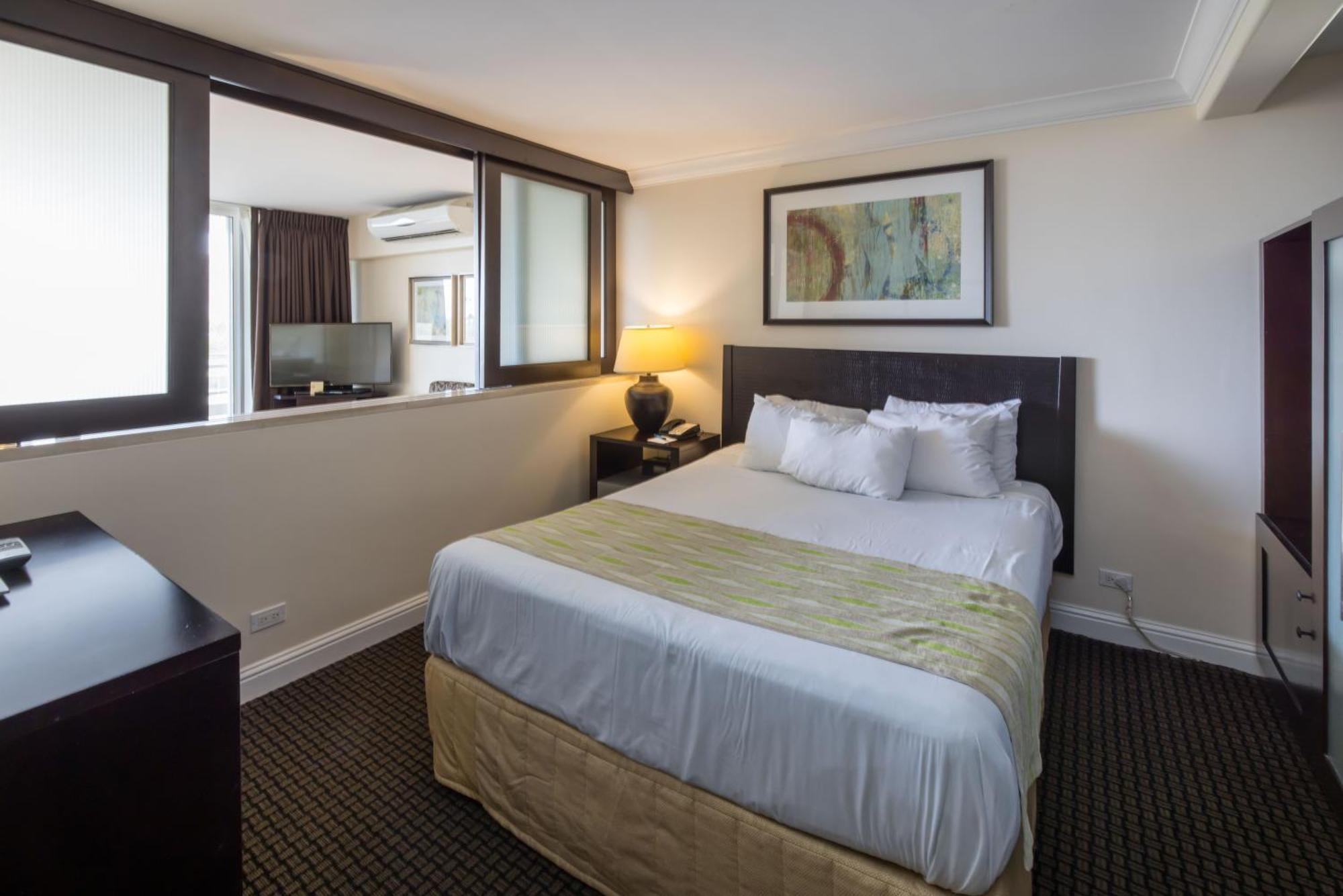 Regency On Beachwalk Waikiki By Outrigger Honolulu Room photo