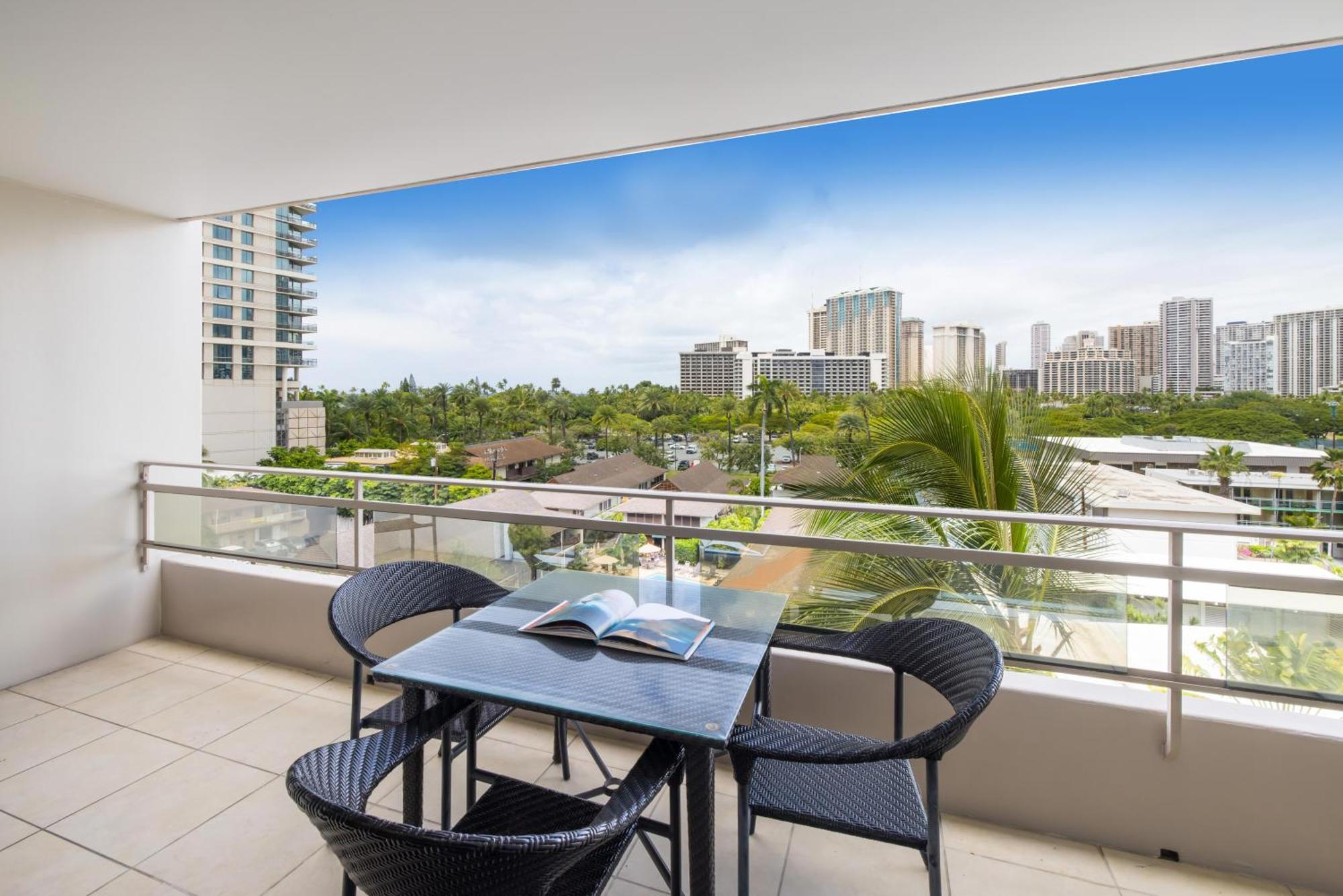 Regency On Beachwalk Waikiki By Outrigger Honolulu Room photo