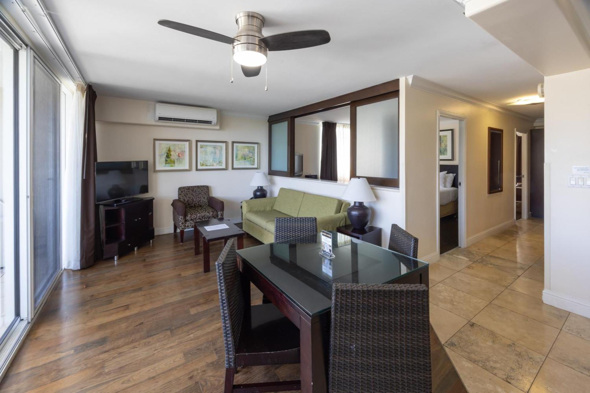 Regency On Beachwalk Waikiki By Outrigger Honolulu Room photo