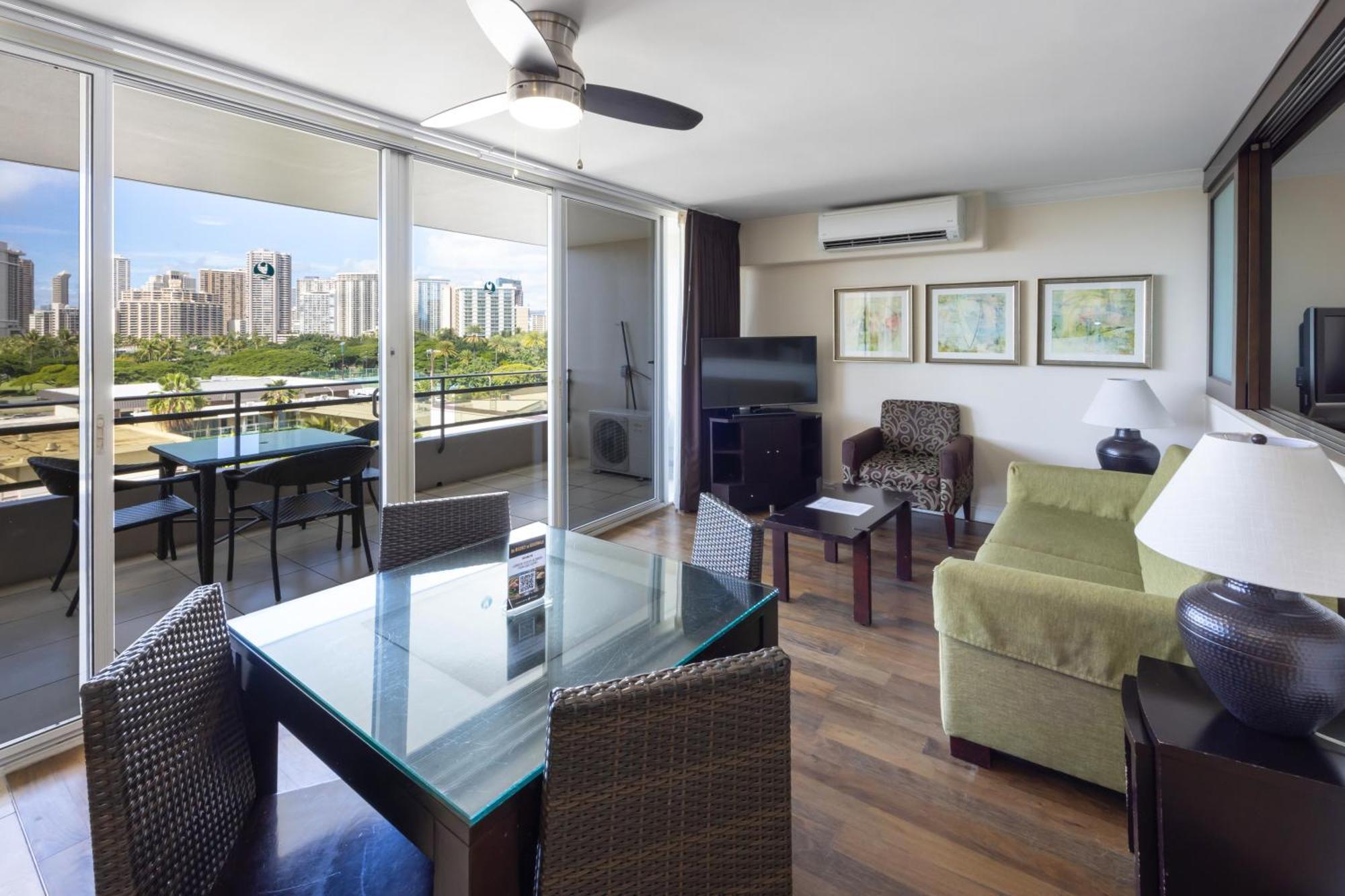 Regency On Beachwalk Waikiki By Outrigger Honolulu Room photo